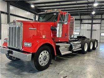 Kenworth W900