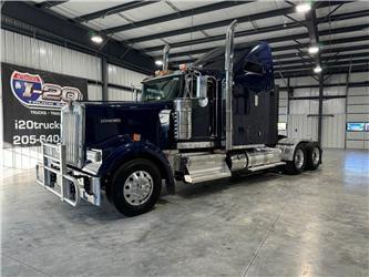 Kenworth W900L