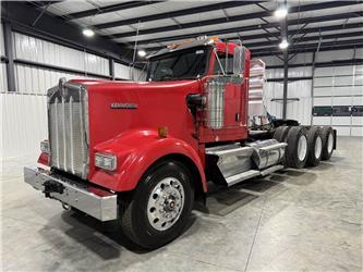 Kenworth W900L