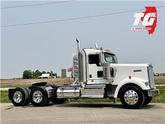 Kenworth W900