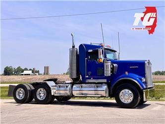 Kenworth W900