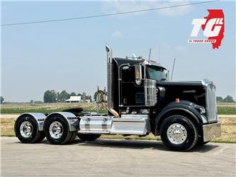 Kenworth W900