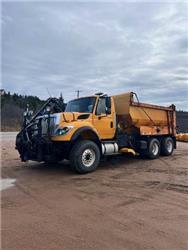 International 7600