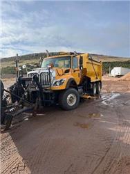 International 7600