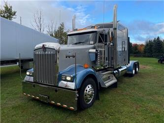 Kenworth W900L