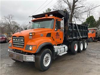 Mack CV713