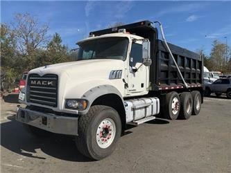 Mack GU713