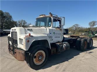 Mack R690ST