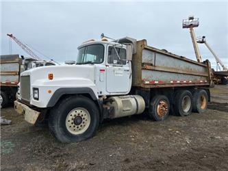 Mack RD688S