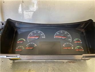 Volvo  INSTRUMENT CLUSTER 70395665