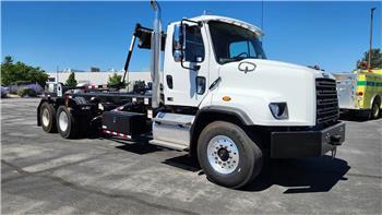 Freightliner 114SD