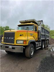 Mack CL713