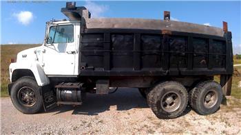 Ford L8000