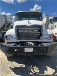 Mack CV713