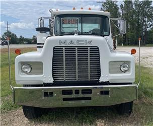 Mack R688ST