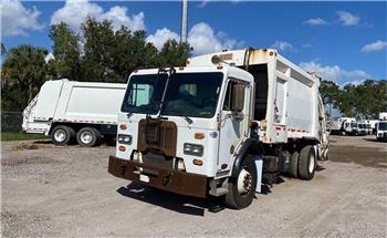 Peterbilt 320