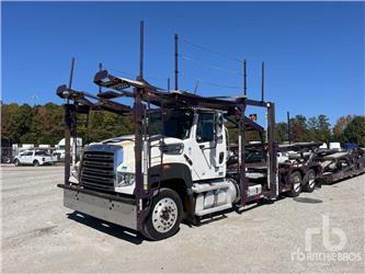 Freightliner 114SD