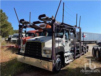 Freightliner 114SD