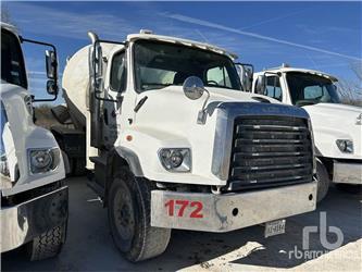 Freightliner 114SD