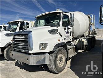 Freightliner 114SD