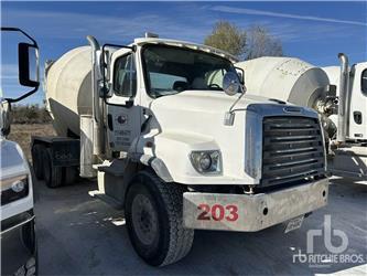 Freightliner 114SD