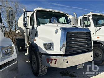 Freightliner 114SD