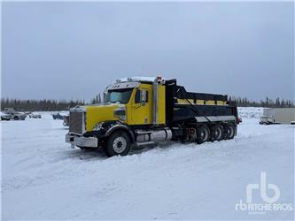 Freightliner 122SD