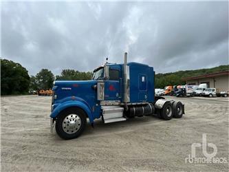 Kenworth W900L