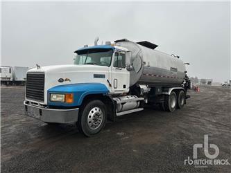 Mack CL700