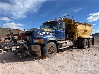 Mack CL700