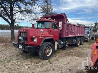 Mack RB688S