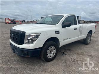 Nissan TITAN