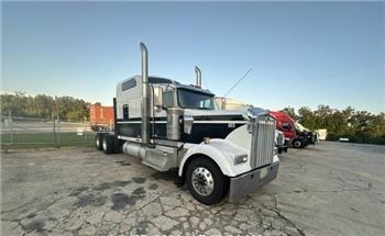 Kenworth W900