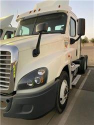 Freightliner X12564ST