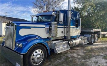 Kenworth W900