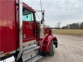 Kenworth W900