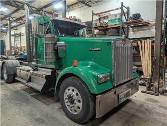 Kenworth W900