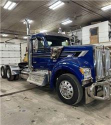 Kenworth W900