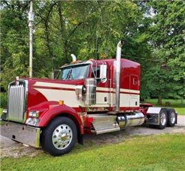 Kenworth W900L