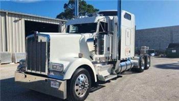 Kenworth W900L