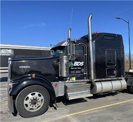 Kenworth W900L