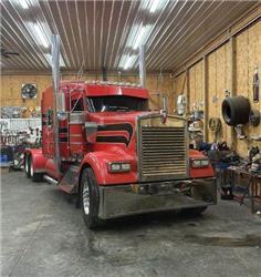 Kenworth W900L