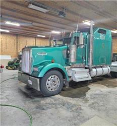 Kenworth W900L