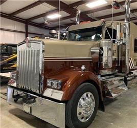 Kenworth W900L