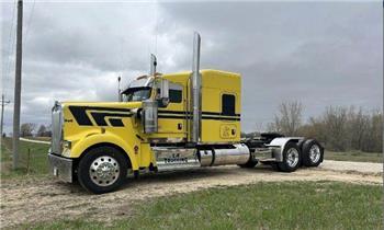 Kenworth W900L