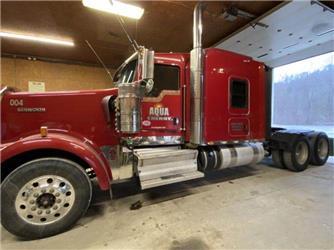 Kenworth W900L