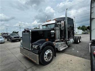 Kenworth W900L