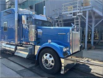 Kenworth W900L