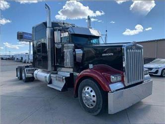 Kenworth W900L