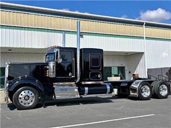 Kenworth W900L